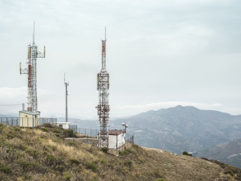 telecommunication-gsm-towers-with-tv-antennas-PES5JLV